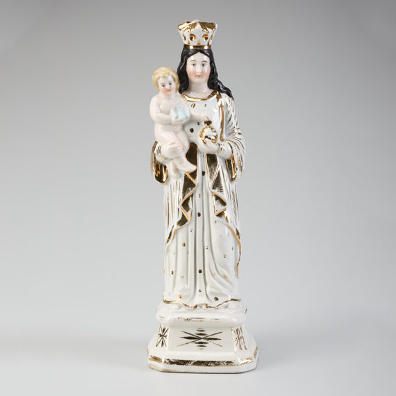 Figura Matki Boskiej z Dzieciątkiem